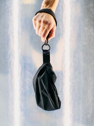 1. novinka z @designblok_prague 🥐CROISSANT BAG/CLUTCH🥐 Nový doplněk, který si můžete vybrat hned ve dvou velikostech, BIG...