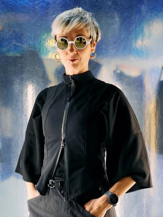 Další novinka z @designblok_prague Korzet vesta se zipy -ˋˏ✄┈┈┈┈ Tvarovaná vesta s několika zipy pro multifunkční styling....